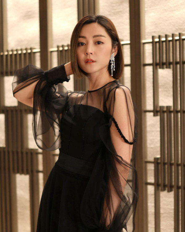 廣州捕獲衛詩雅真實狀態驚人！網民大讚同場45歲女星更出眾 