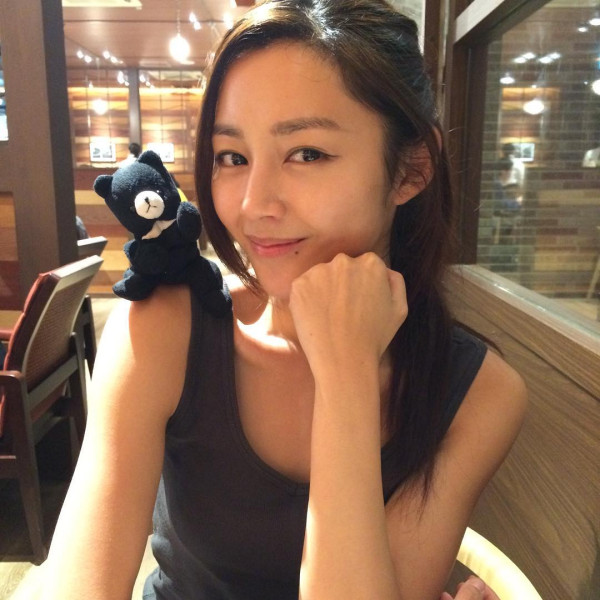 廣州捕獲衛詩雅真實狀態驚人！網民大讚同場45歲女星更出眾 