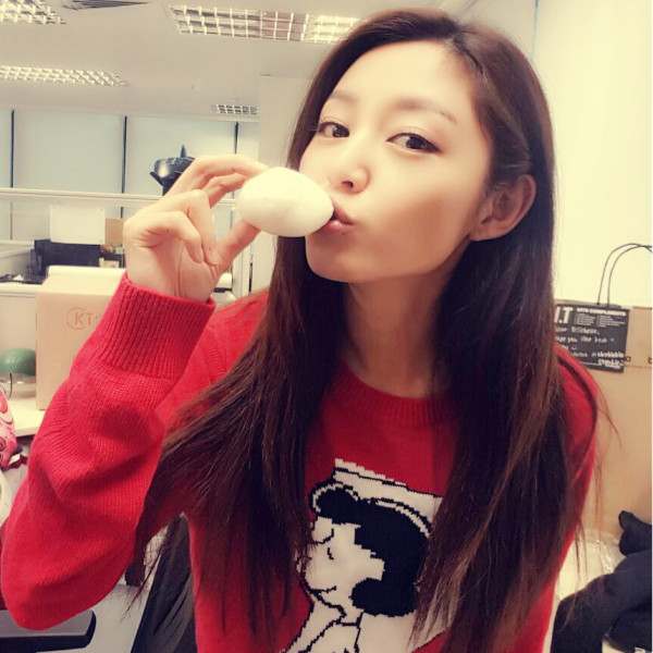 廣州捕獲衛詩雅真實狀態驚人！網民大讚同場45歲女星更出眾 