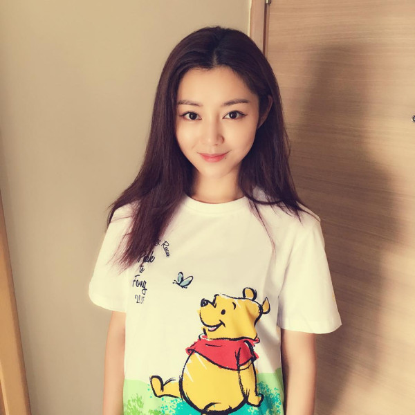 廣州捕獲衛詩雅真實狀態驚人！網民大讚同場45歲女星更出眾 