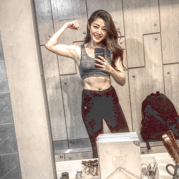 廣州捕獲衛詩雅真實狀態驚人！網民大讚同場45歲女星更出眾 