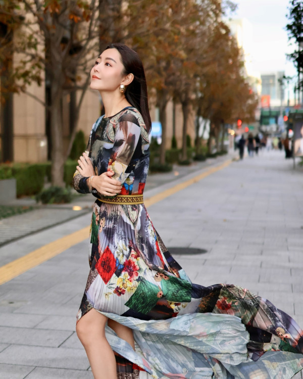 廣州捕獲衛詩雅真實狀態驚人！網民大讚同場45歲女星更出眾 