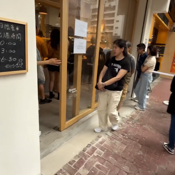 張曦雯突襲唐詩詠麵包店