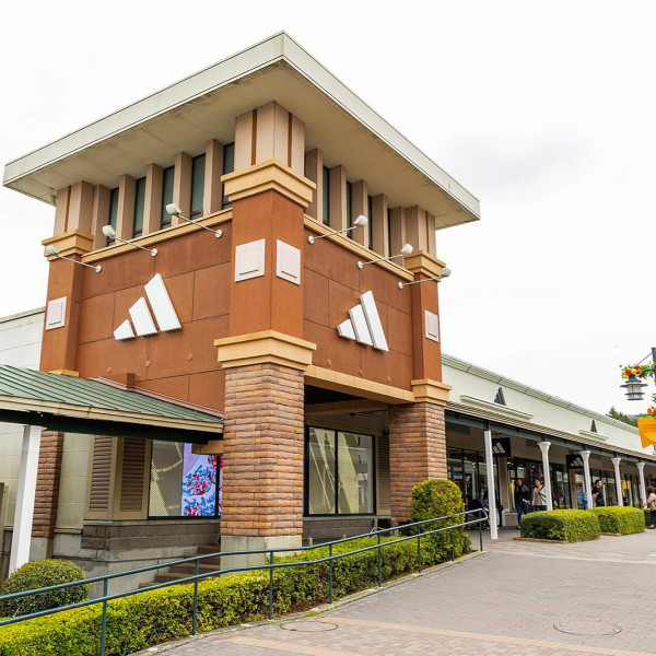 Adidas（圖片來源：Facebook@御殿場プレミアム・アウトレット）