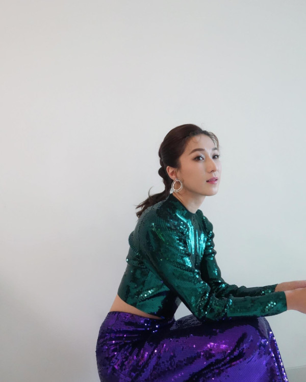 鍾嘉欣帶仔囡坐郵輪旅行！7歲大囡女大十八變！眼大臉尖極靚女！ 