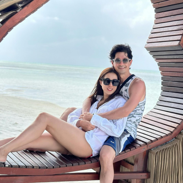 40歲鍾嘉欣帶家人遊越南 素顏打扮仍引人圍觀 仔女美貌成焦點