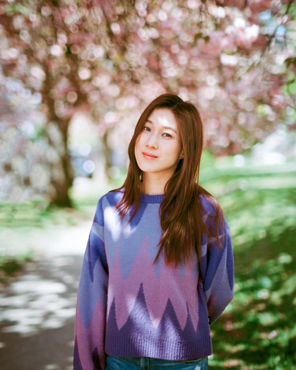 鍾嘉欣帶仔囡坐郵輪旅行！7歲大囡女大十八變！眼大臉尖極靚女！ 