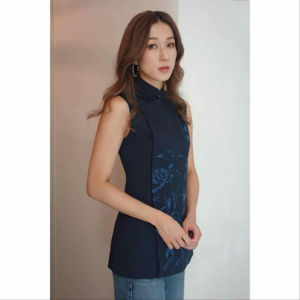 鍾嘉欣帶仔囡坐郵輪旅行！7歲大囡女大十八變！眼大臉尖極靚女！ 