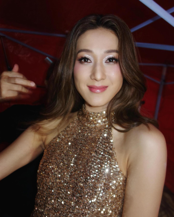 鍾嘉欣帶仔囡坐郵輪旅行！7歲大囡女大十八變！眼大臉尖極靚女！ 