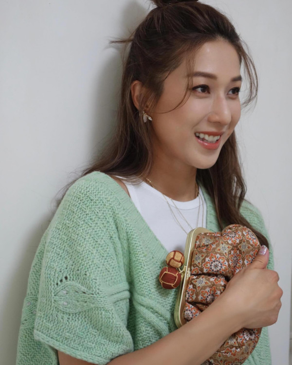 鍾嘉欣帶仔囡坐郵輪旅行！7歲大囡女大十八變！眼大臉尖極靚女！ 