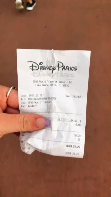 台灣32E女神突襲香港性感打卡!貼身小背心好身材一覽無遺!