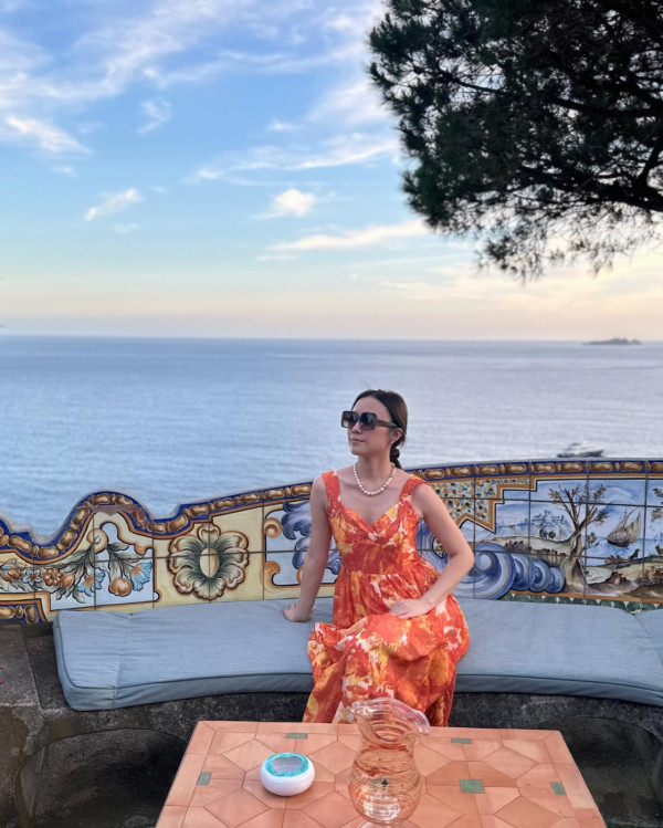 前TVB咪神張秀文婚後神隱 激罕po近況！坐頭等飛杜拜曬貴婦生活 