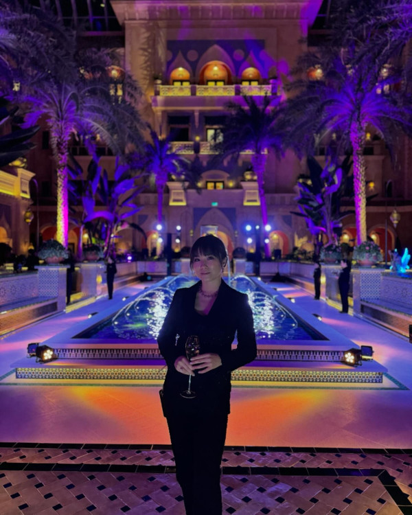 前TVB咪神張秀文婚後神隱 激罕po近況！坐頭等飛杜拜曬貴婦生活 