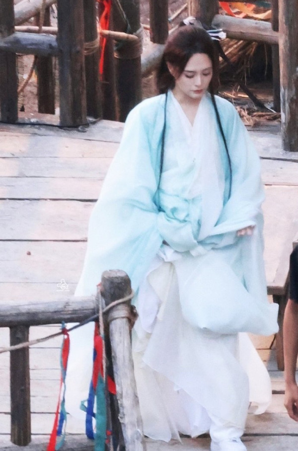 阿嬌內地拍劇最新古裝造型曝光！獲讚「最美人母」眼神有戲！ 