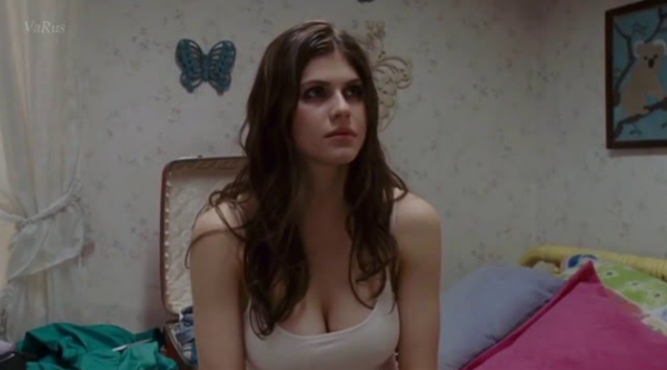 《加州大地震》荷里活性感女星Alexandra Daddario分享產後六天照片 全網被震驚:美呆了/看起來完全不像生過