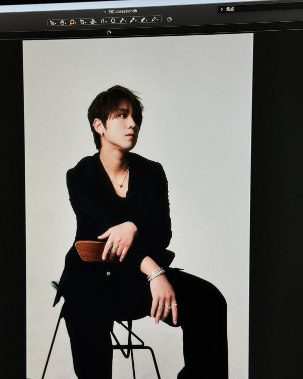 姜濤8號風球下現身機場貴賓室 被網友野生捕獲!惹大批姜糖羨慕