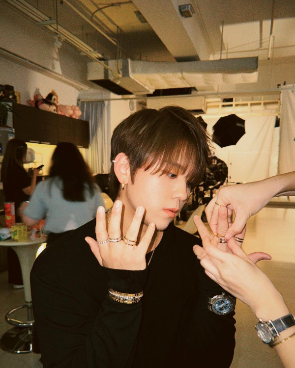 姜濤8號風球下現身機場貴賓室 被網友野生捕獲!惹大批姜糖羨慕