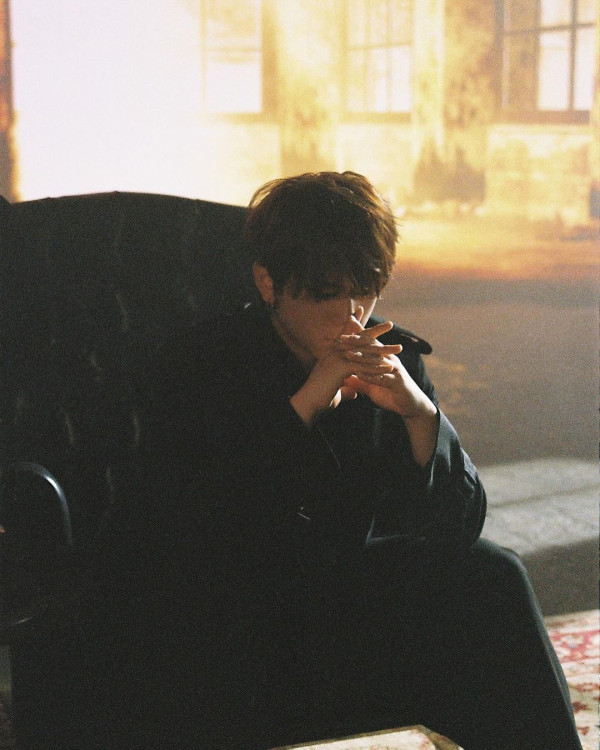 姜濤8號風球下現身機場貴賓室 被網友野生捕獲!惹大批姜糖羨慕