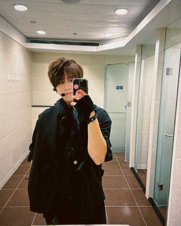 姜濤8號風球下現身機場貴賓室 被網友野生捕獲!惹大批姜糖羨慕