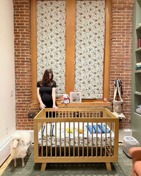 《加州大地震》荷里活性感女星Alexandra Daddario分享產後六天照片 全網被震驚:美呆了/看起來完全不像生過