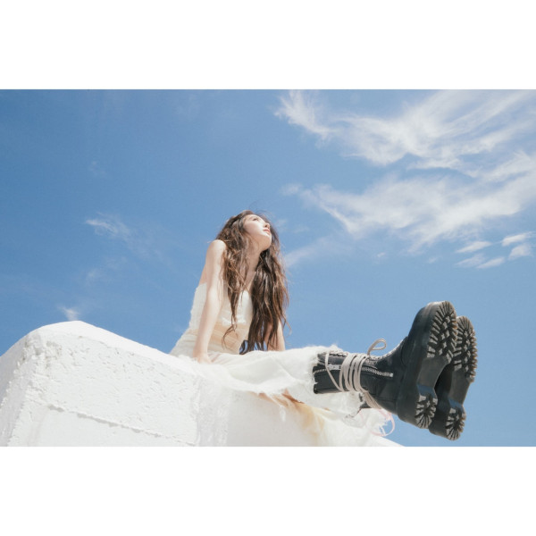 「最美星二代」與大馬公主街頭做善事 短裙打扮低調星味甚濃 參觀王宮/同遊吉隆坡 