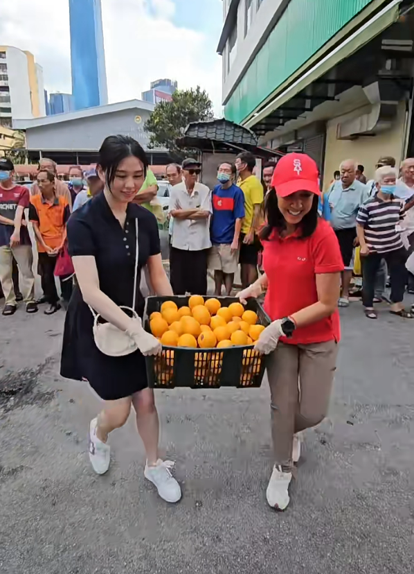 張智霖袁詠儀全家日本過聖誕 魔童暴風成長 網民激讚帥度不輸爸爸 