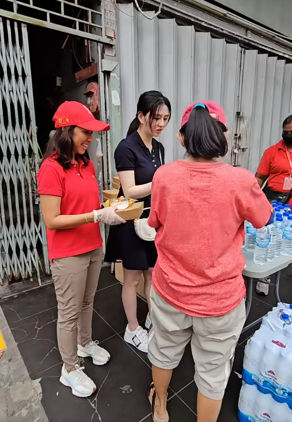 張智霖袁詠儀全家日本過聖誕 魔童暴風成長 網民激讚帥度不輸爸爸 