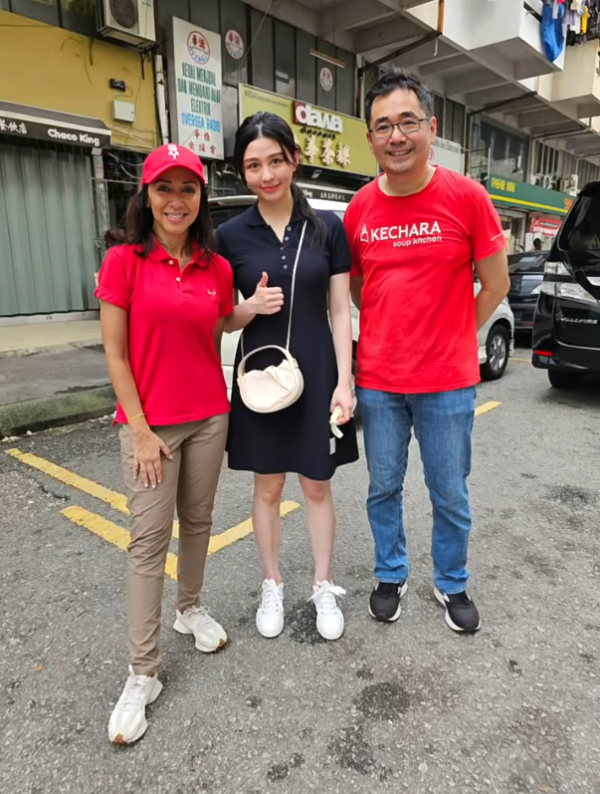 張智霖袁詠儀全家日本過聖誕 魔童暴風成長 網民激讚帥度不輸爸爸 