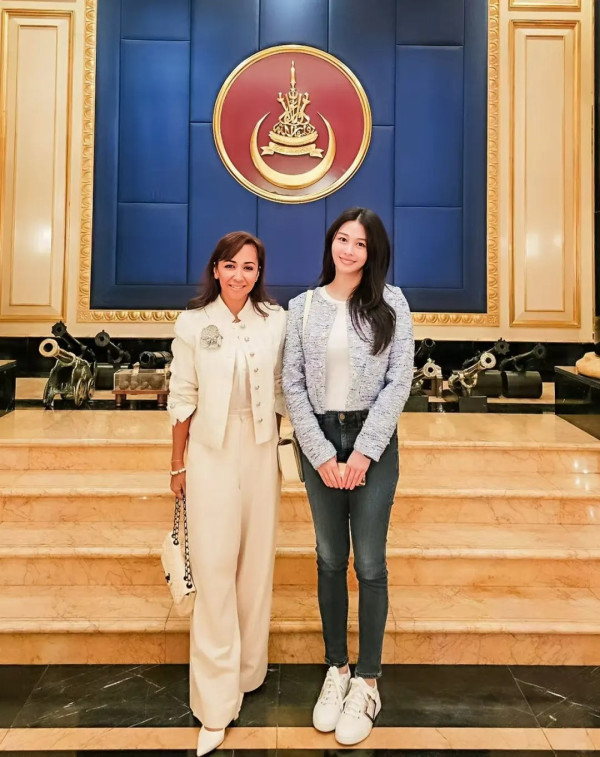 張智霖袁詠儀全家日本過聖誕 魔童暴風成長 網民激讚帥度不輸爸爸 