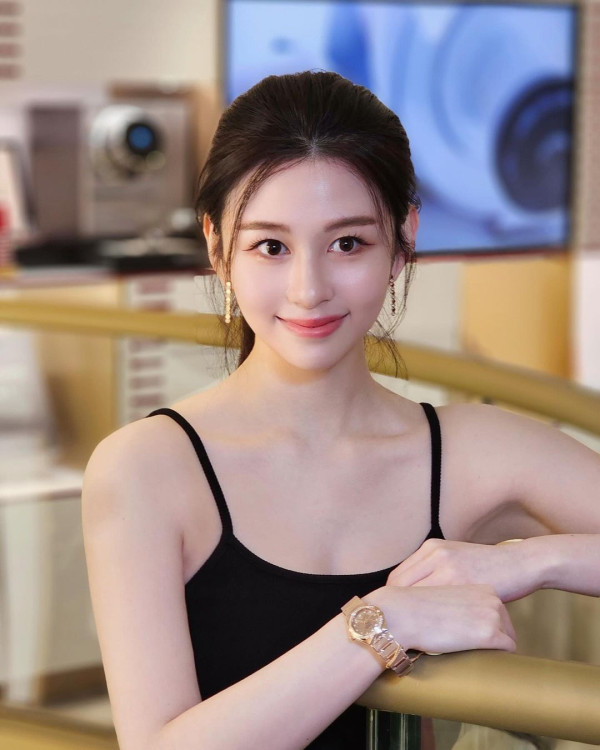 張智霖袁詠儀全家日本過聖誕 魔童暴風成長 網民激讚帥度不輸爸爸 