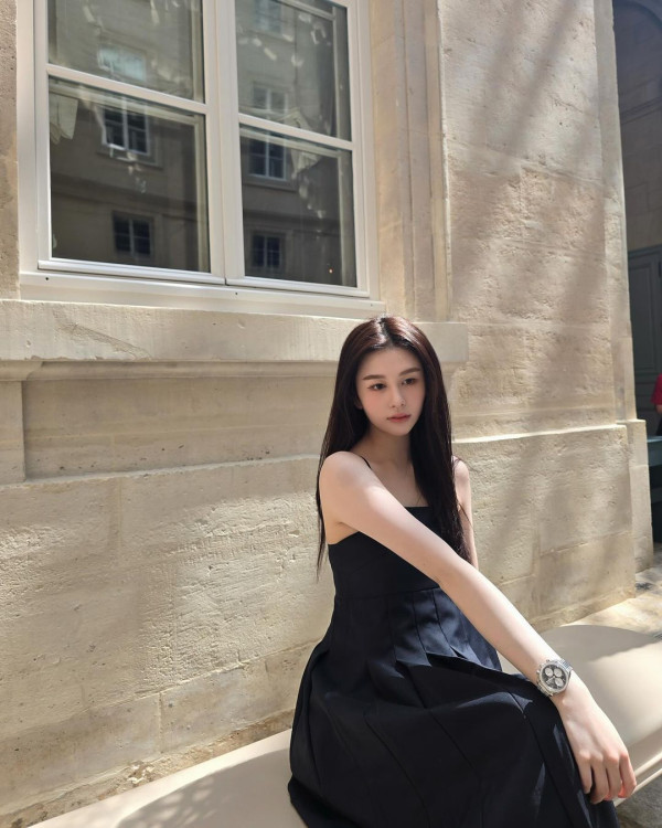 張智霖袁詠儀全家日本過聖誕 魔童暴風成長 網民激讚帥度不輸爸爸 