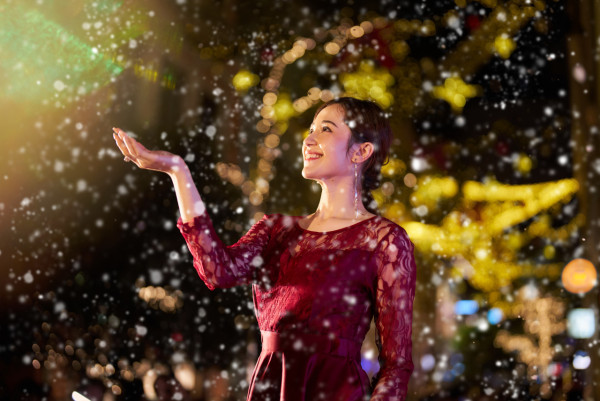 利東街將逢星期五、六、日、公眾假期及除夕舉辦超過 50 場「聖誕飄雪匯演」。