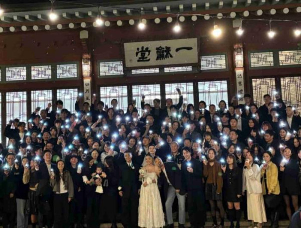 Jennie出席婚禮衣著被批唔尊重!粉絲即護航解釋背後原因!