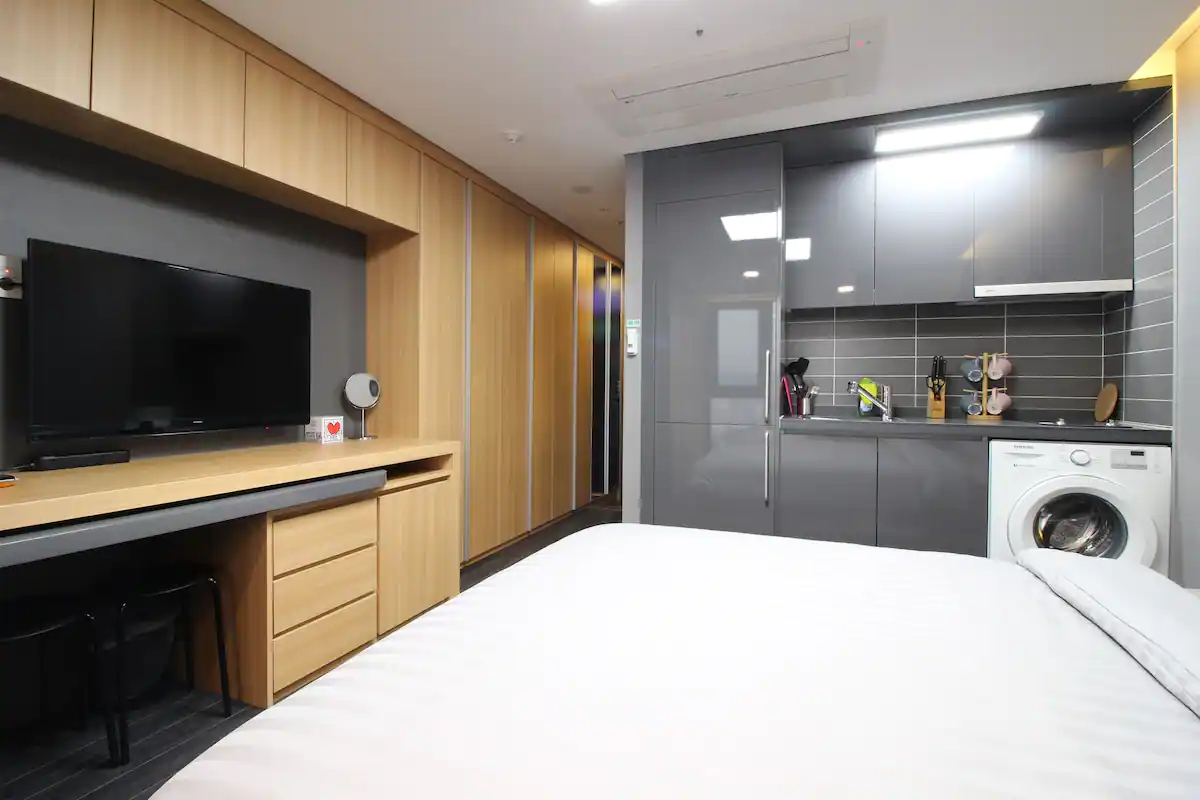 杭州女整容後被嫌老了十年 向媒體投訴上門求賠償 網民：主管整成這樣你也敢消費 