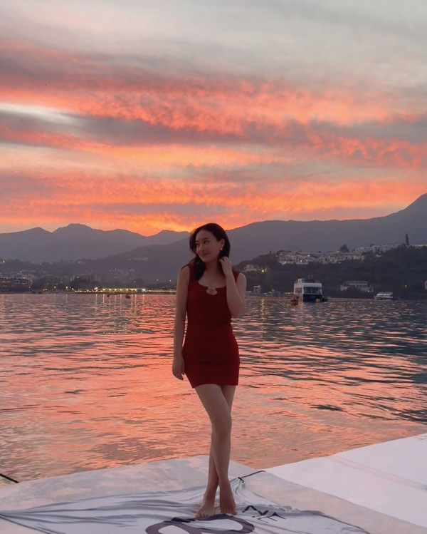 TVB花旦沖繩泳裝曬逆天長腿 玉背超吸睛!告別過往「肉肉身型」