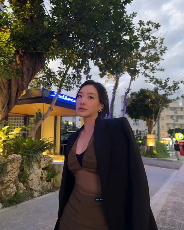 TVB花旦沖繩泳裝曬逆天長腿 玉背超吸睛!告別過往「肉肉身型」