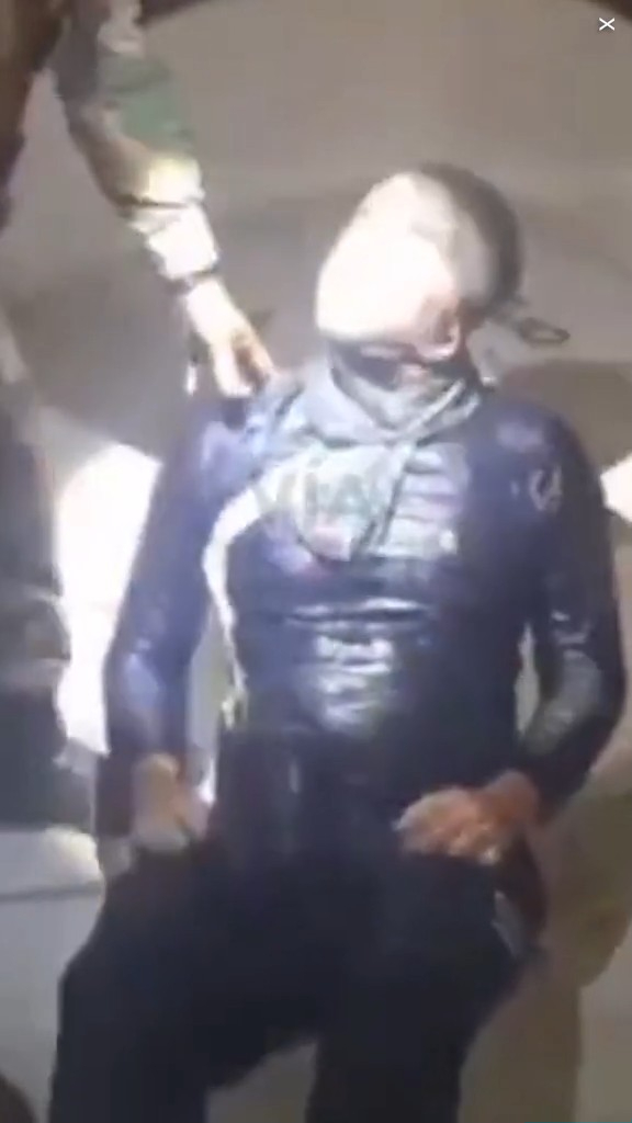 走私客趁深夜扮植物過河 警察發現形跡可疑揭發 結局超爆笑 