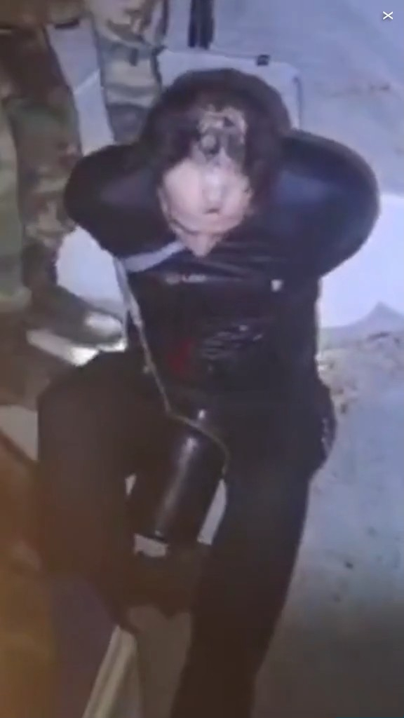 走私客趁深夜扮植物過河 警察發現形跡可疑揭發 結局超爆笑 