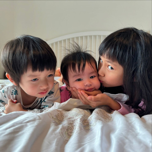 網民口岸偶遇前英皇性感女星 晒傲人白滑長腿 曾意外險死於泰國 