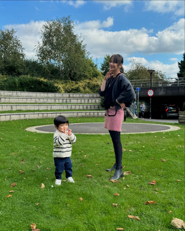 網民口岸偶遇前英皇性感女星 晒傲人白滑長腿 曾意外險死於泰國 