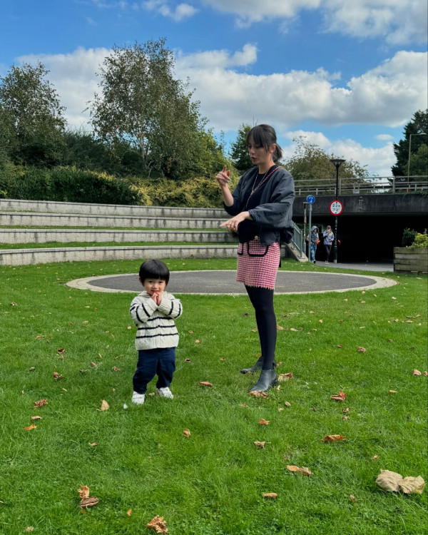 網民口岸偶遇前英皇性感女星 晒傲人白滑長腿 曾意外險死於泰國 