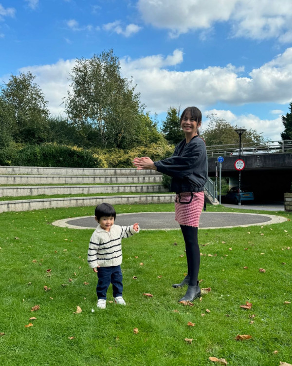 網民口岸偶遇前英皇性感女星 晒傲人白滑長腿 曾意外險死於泰國 