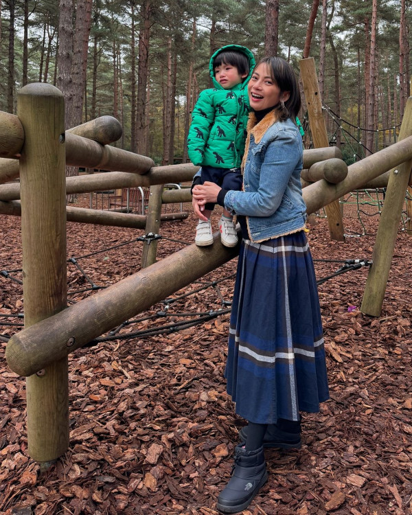 網民口岸偶遇前英皇性感女星 晒傲人白滑長腿 曾意外險死於泰國 