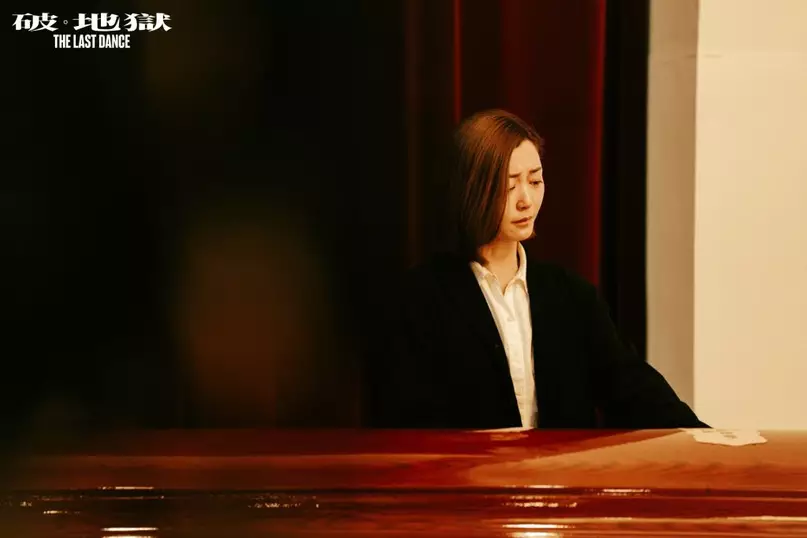 廣州捕獲衛詩雅真實狀態驚人！網民大讚同場45歲女星更出眾 