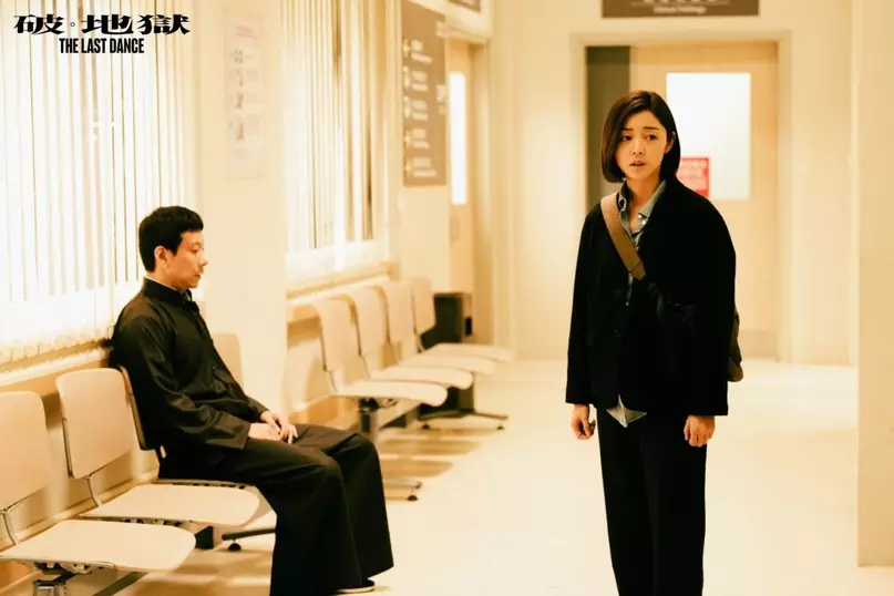 廣州捕獲衛詩雅真實狀態驚人！網民大讚同場45歲女星更出眾 