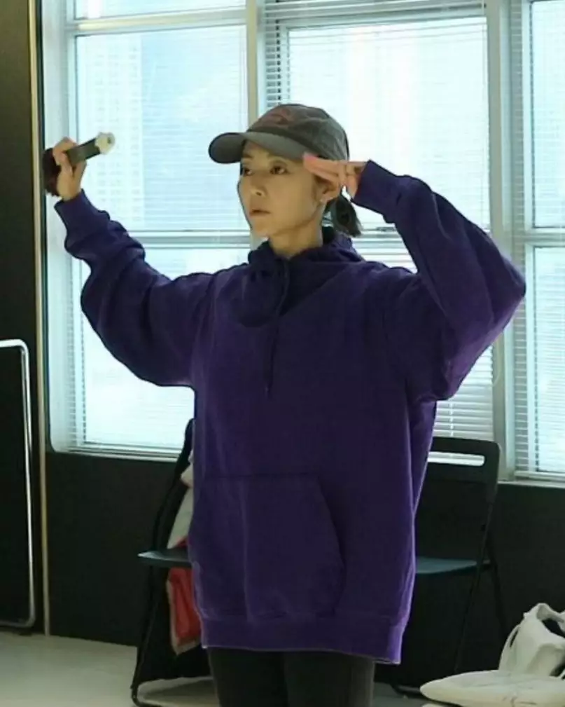 廣州捕獲衛詩雅真實狀態驚人！網民大讚同場45歲女星更出眾 