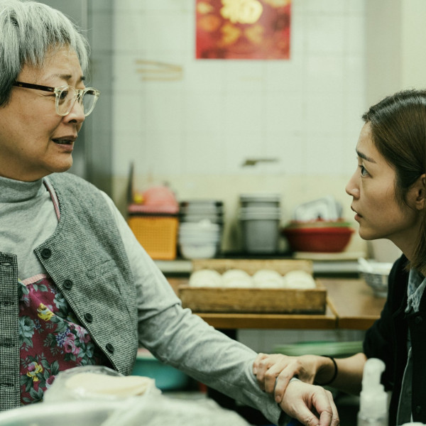 廣州捕獲衛詩雅真實狀態驚人！網民大讚同場45歲女星更出眾 