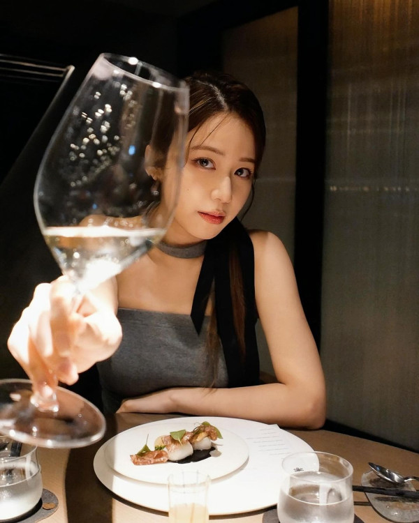 莊子璇成功朝聖《黑白大廚》超難預約餐廳！全靠這位《愛回家》戲裡戲外「富二代」 