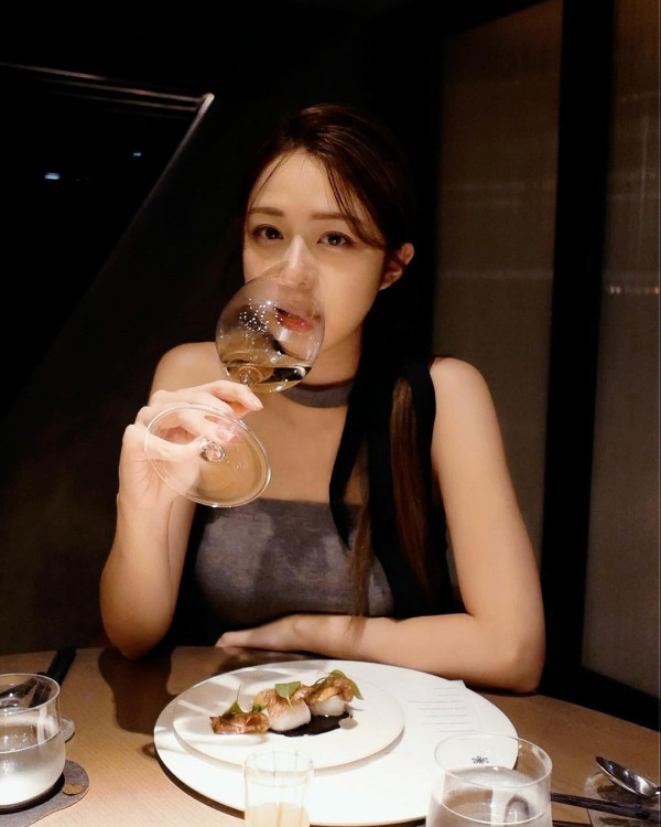 莊子璇成功朝聖《黑白大廚》超難預約餐廳！全靠這位《愛回家》戲裡戲外「富二代」 