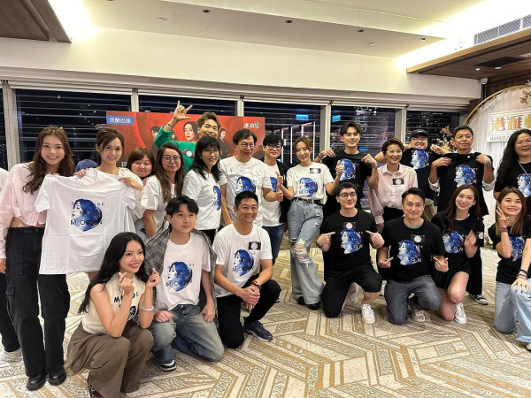 楊茜堯現身香港機場獲讚親民 身上一物被指打扮樸素慳家